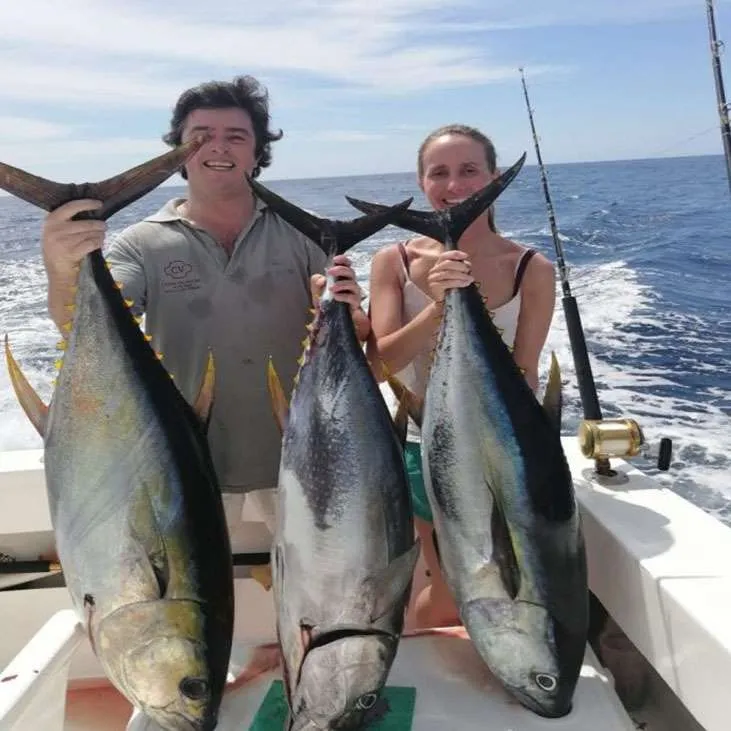 Offshore yellowfin tuna fishing in Costa Rica